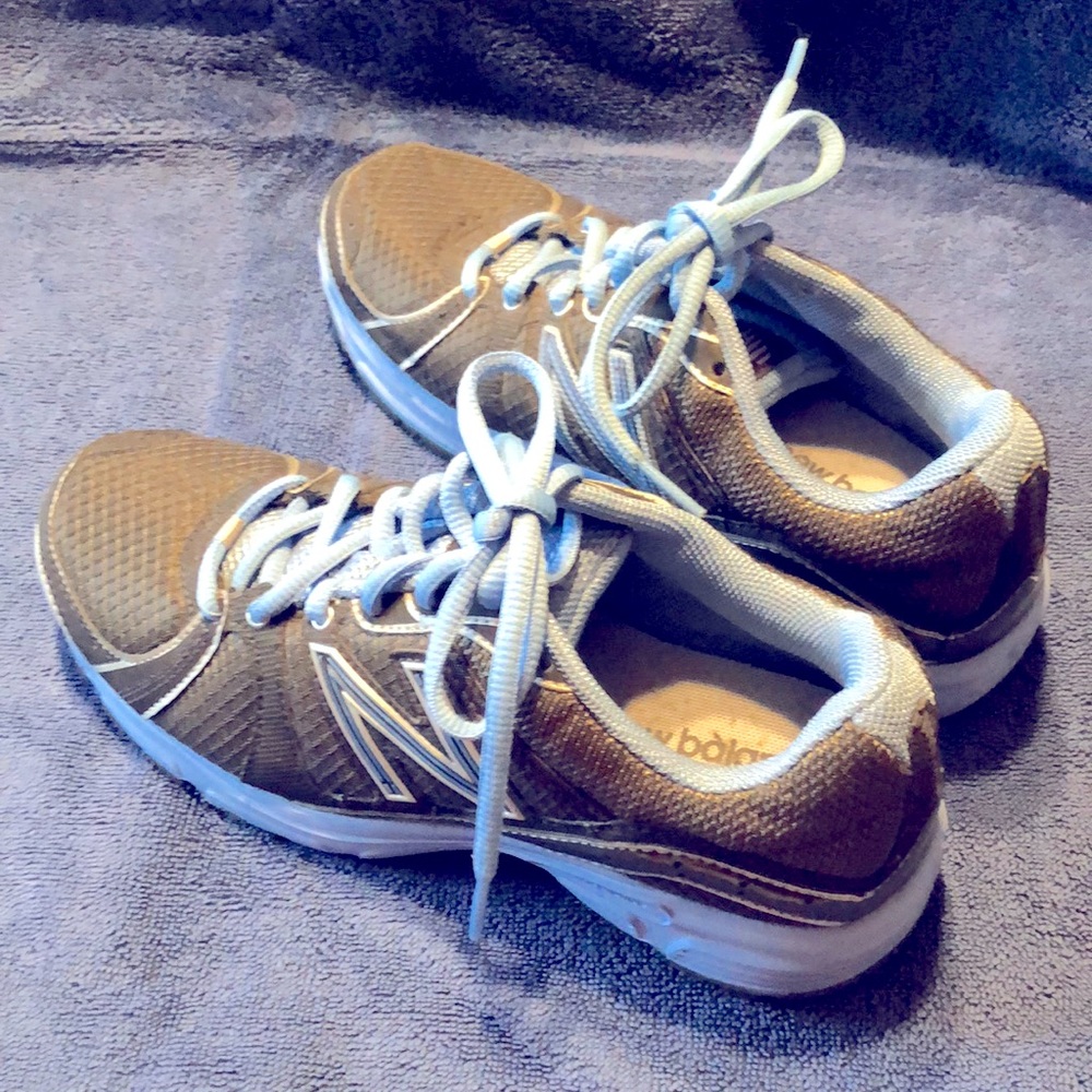 Women’s New Balance 490 running shoes